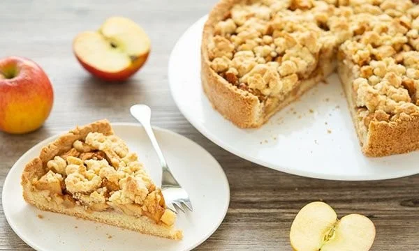 Leckerer Apfel-Streusel-Kuchen mit frischen Äpfeln und knusprigem Streusel
