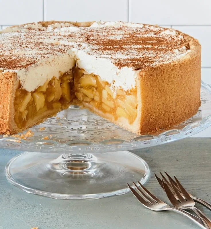 Leckere Apfelweintorte mit Äpfeln und Apfelwein, perfekt zum Genießen.