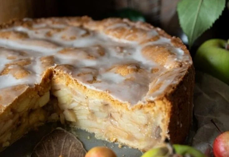 Gedeckter Apfelkuchen: saftig und fruchtig, ideal für jeden Anlass