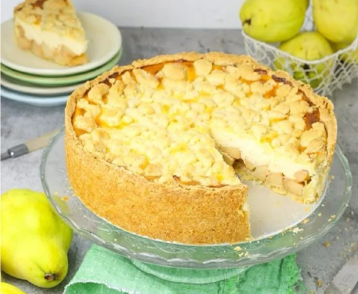 Quitten-Käsekuchen mit Streuseln