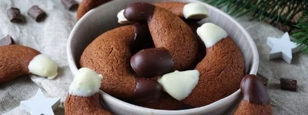 Nougat-Kipferl: Leckeres Plätzchen mit Nougatfüllung, ideal für die Weihnachtszeit