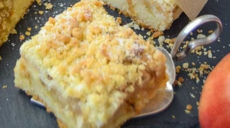 Omas einfacher Apfel Streuselkuchen