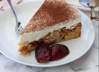 Zwetschgenkuchen mit Sahne-Schmand-Haube